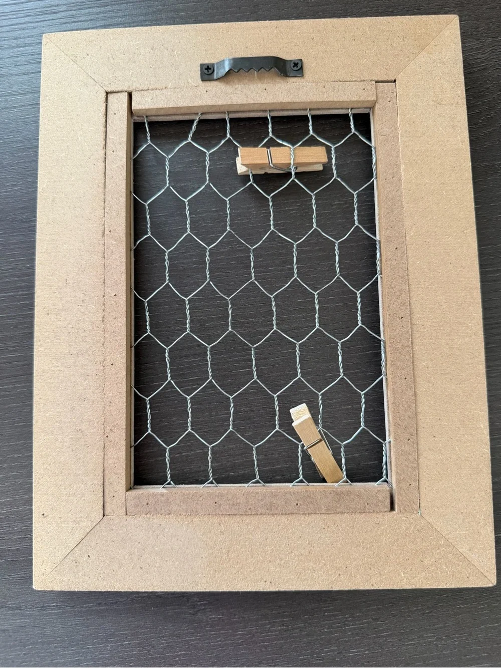 Rustic White Chicken Wire Photo Frame with Clothespin Clips